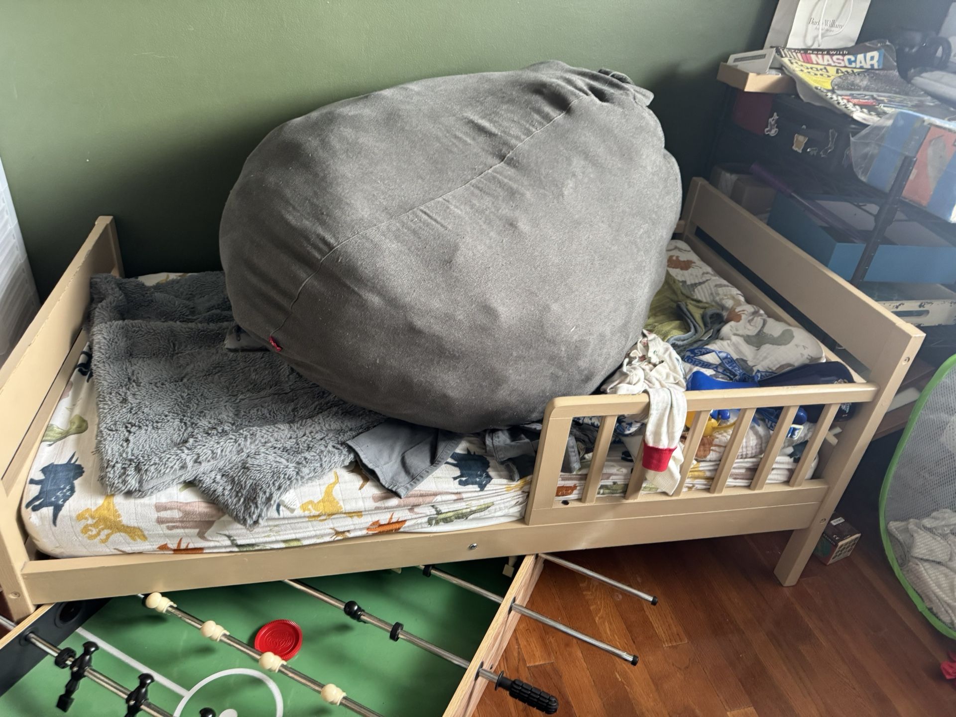 Toddler bed And Changing table