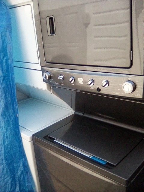 Like New Kenmore 27 Stacked Washer Dryer Gas