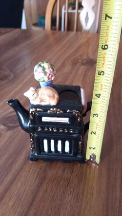 Collector cardinal inc tea pot