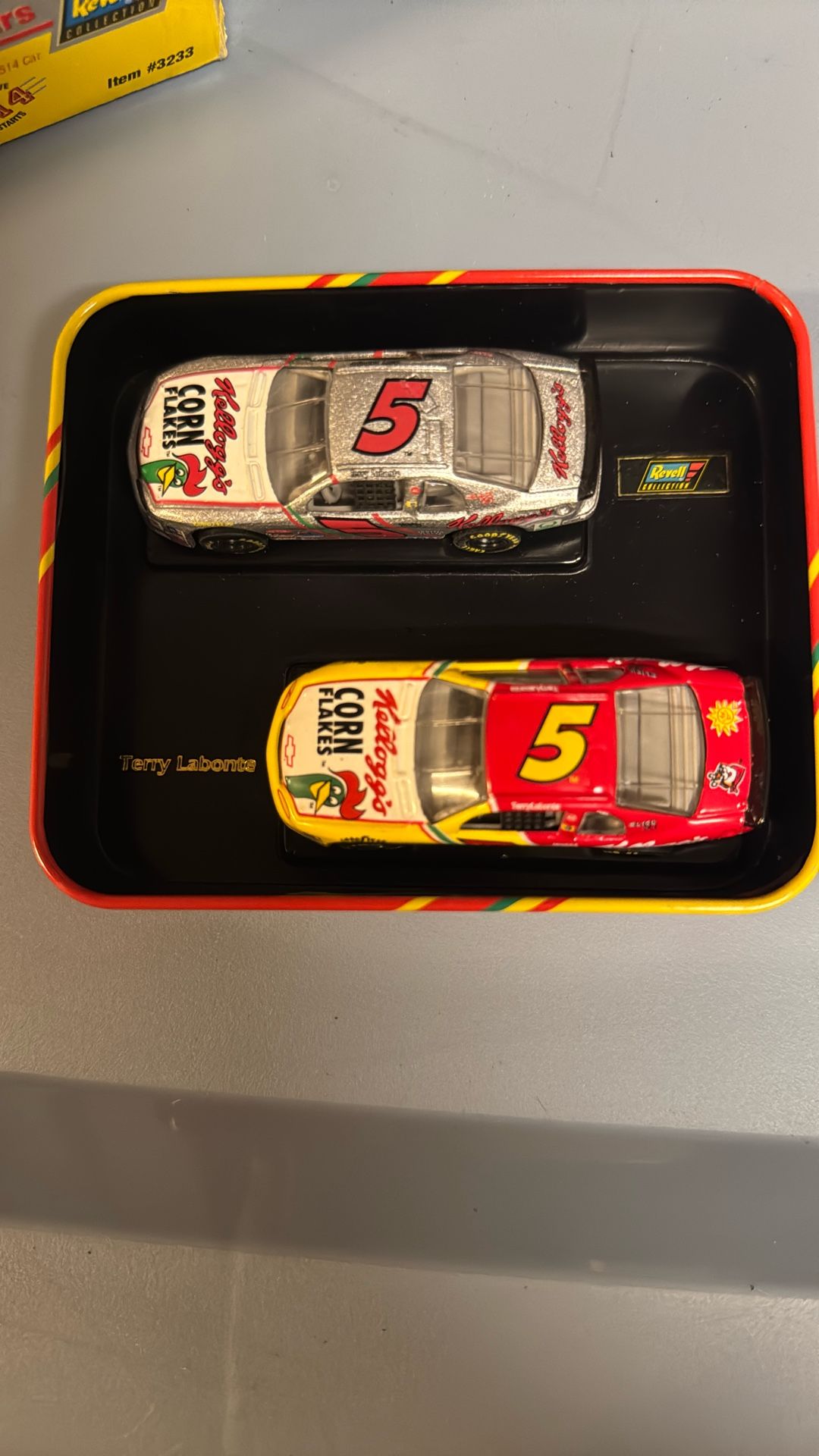 Collector Tin Car Set Commemorative Terry Labonte