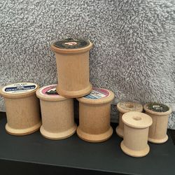 Vintage  tread wooden  spools  🧵