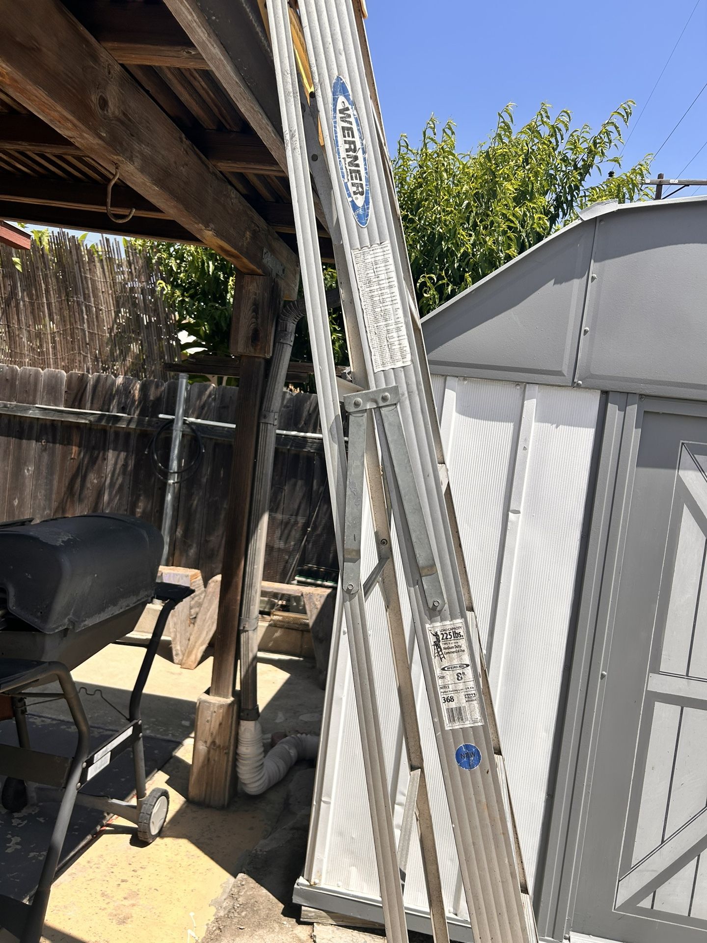 Aluminum ladder
