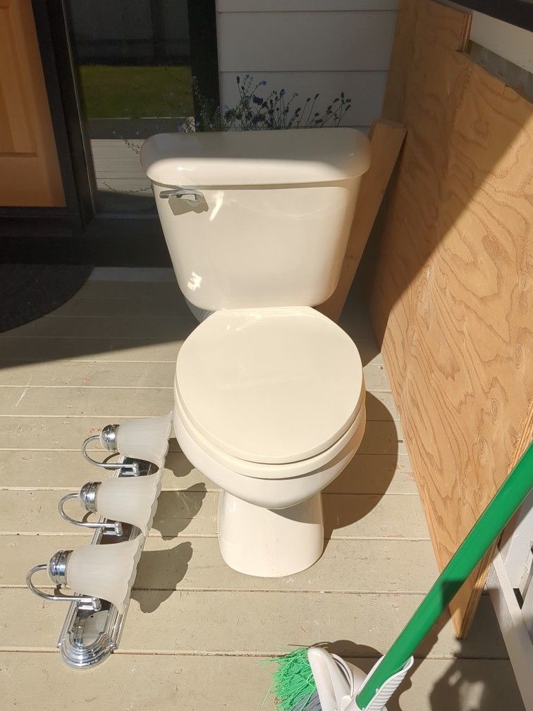 Free Toilet