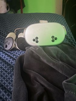 Meta Quest 3S VR Headset with Controllers