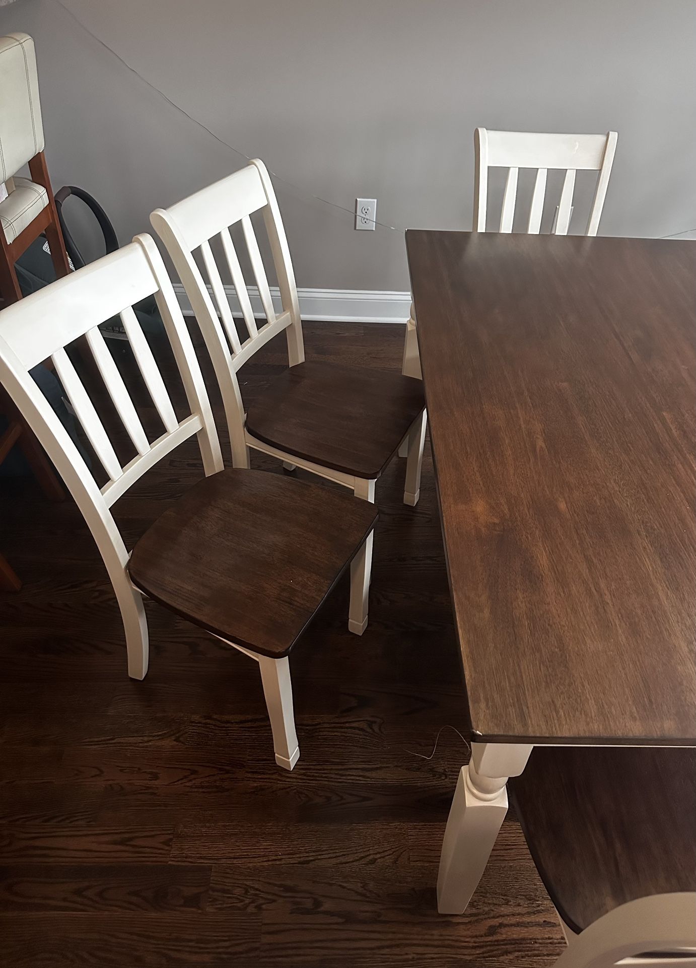 Dinning Room Table & Chairs 