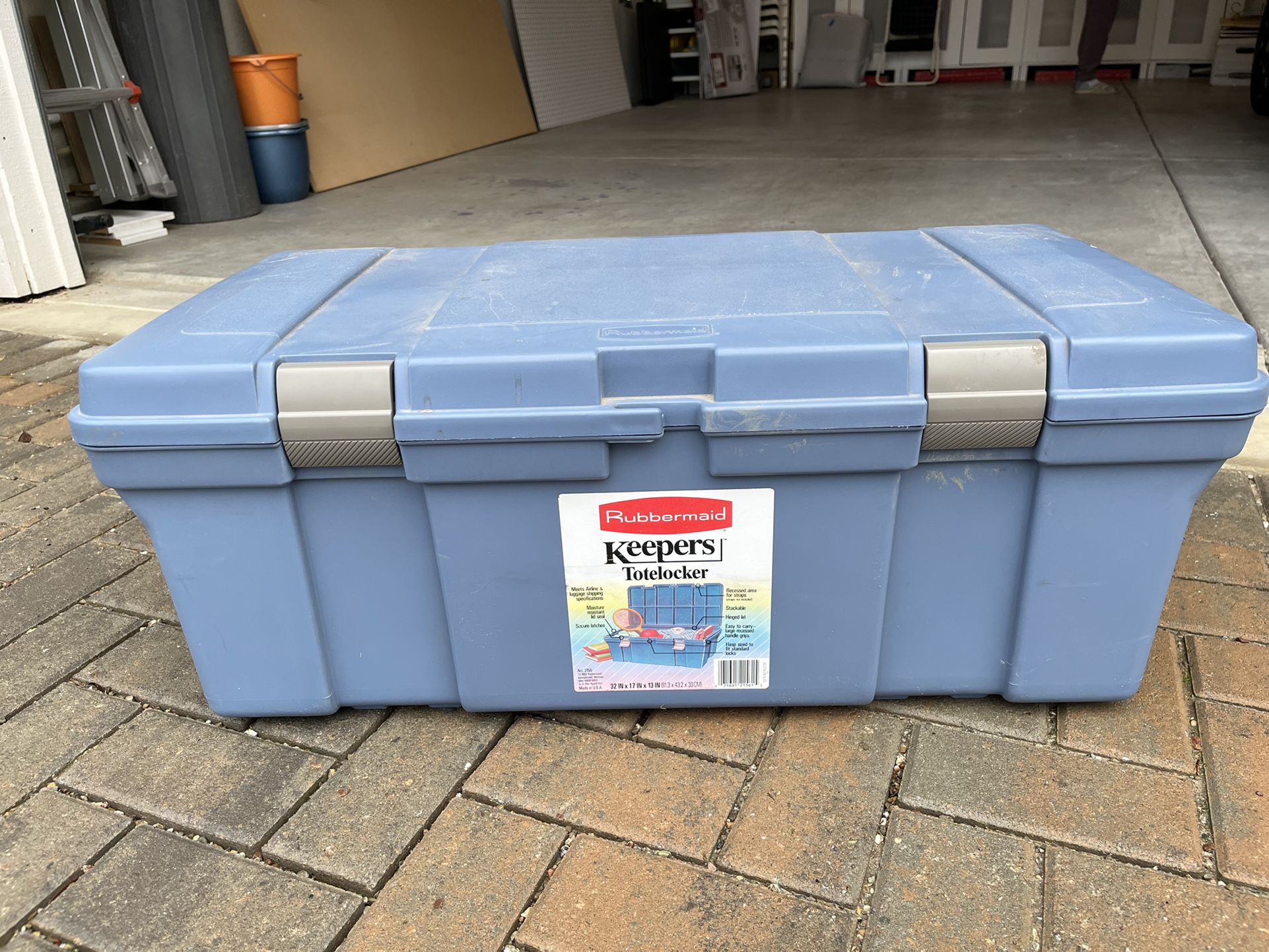 Rubbermaid Fashion Clears XL wheeled underbed storage box for Sale in San  Mateo, CA - OfferUp