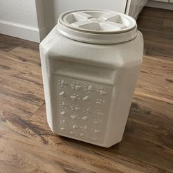 Gamma Vittles Dog Food Storage