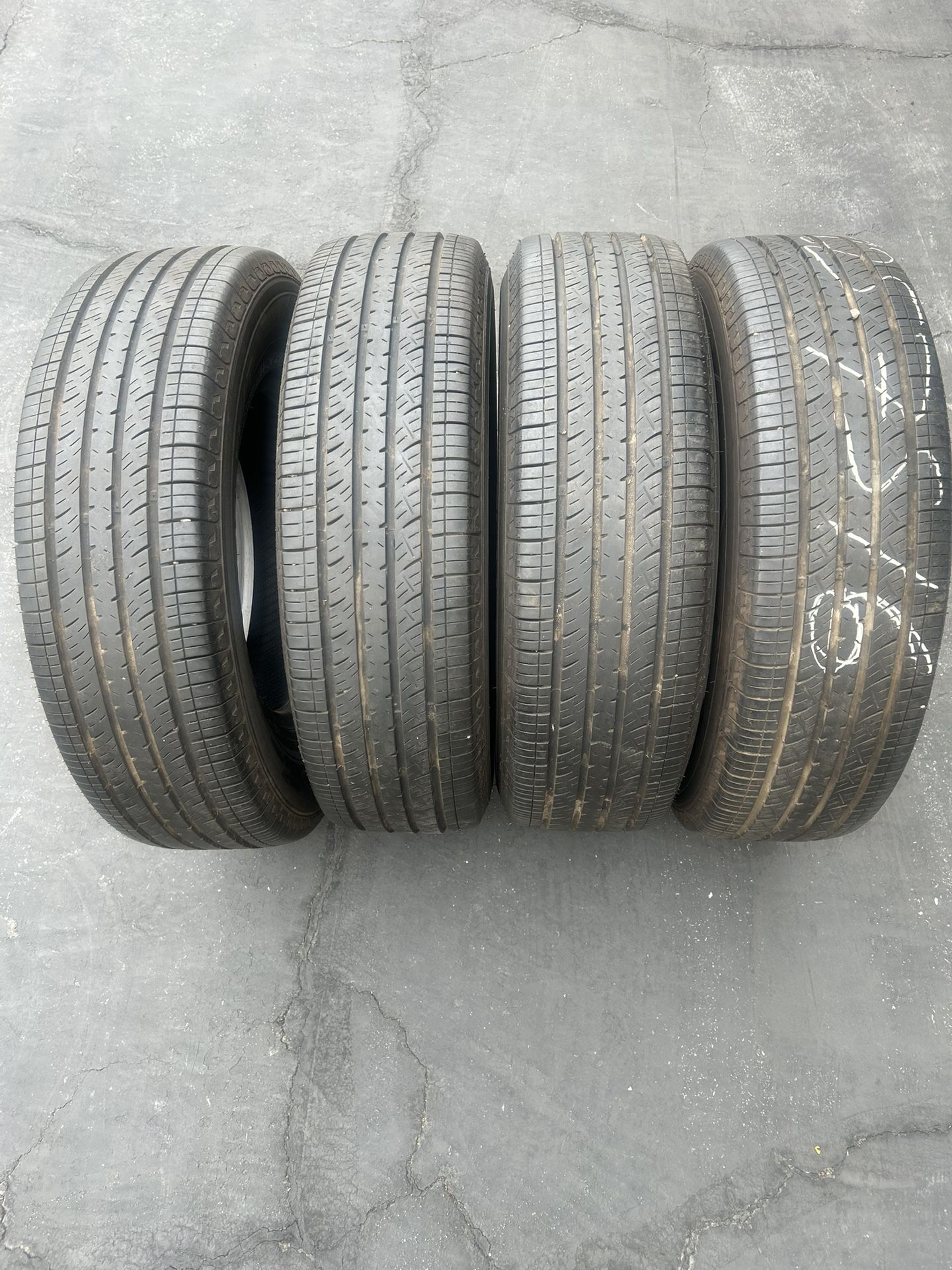 Set. Tires. 225. 75. 16. Arroyo Lt.