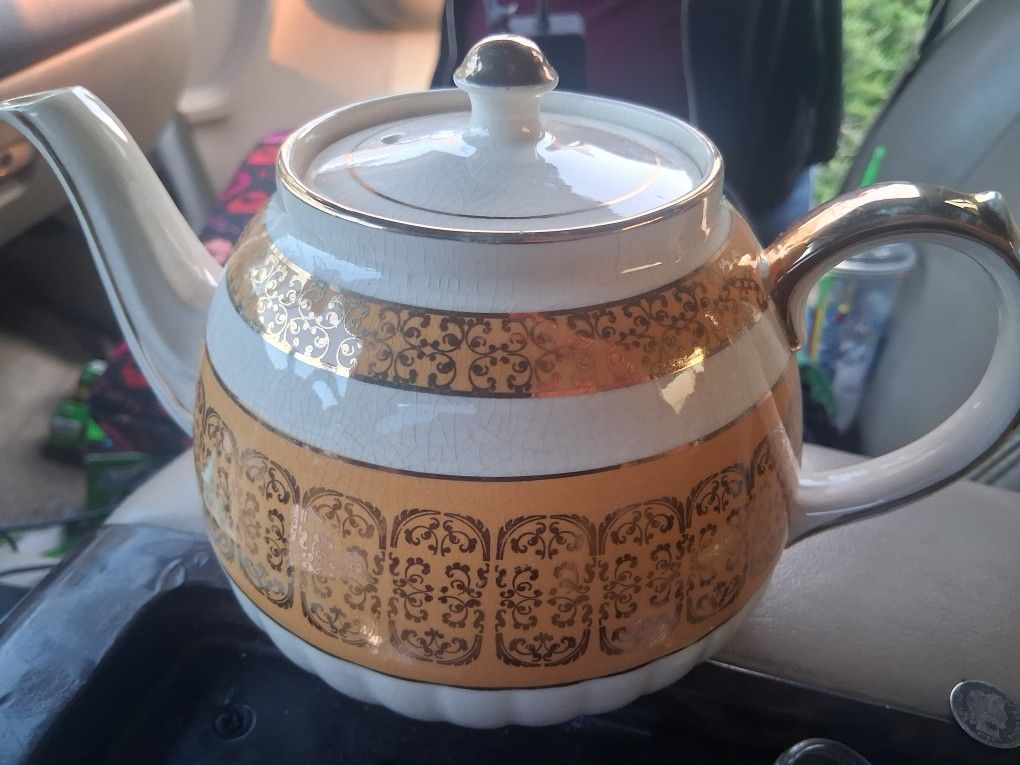 SADLER TEA POT
