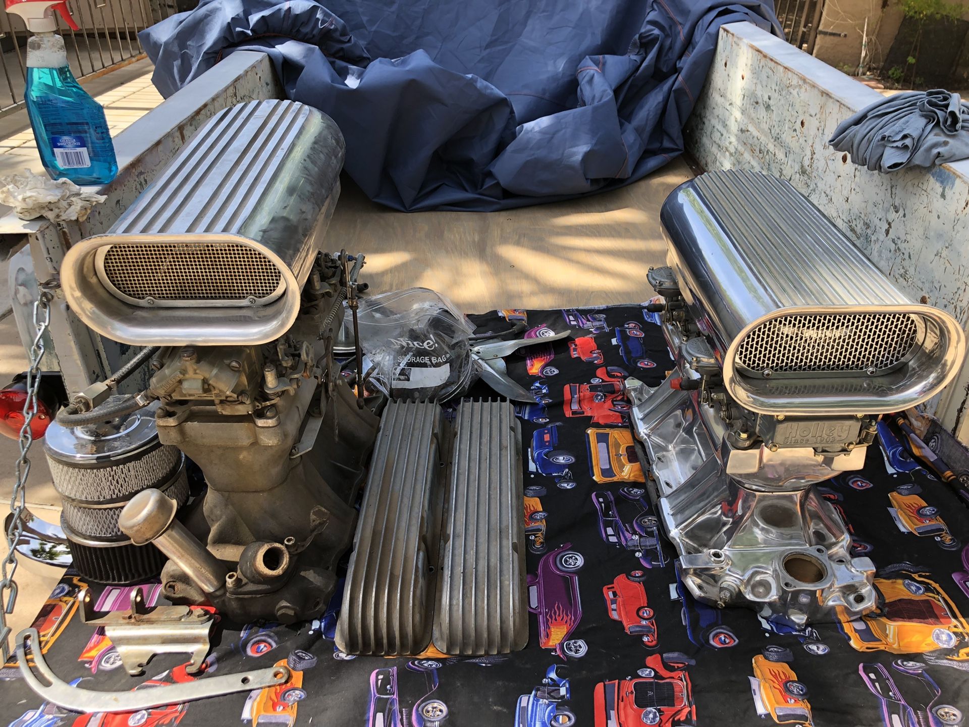 Offenhauser and Edelbrock Tunnel Rams with carbs and Scoop