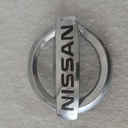 NISSAN ALTIMA FRONT EMBLEM