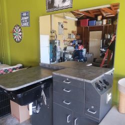 Salon Station With Sink And Outlets 