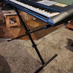 Yamaha E233 electronic piano