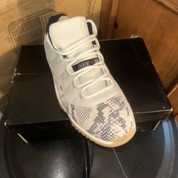 Jordan 11 Low Snake Skin