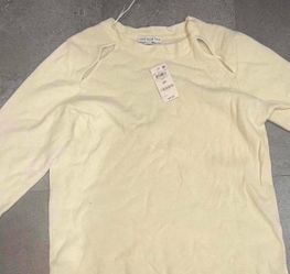 Women cream long sleeve sweater