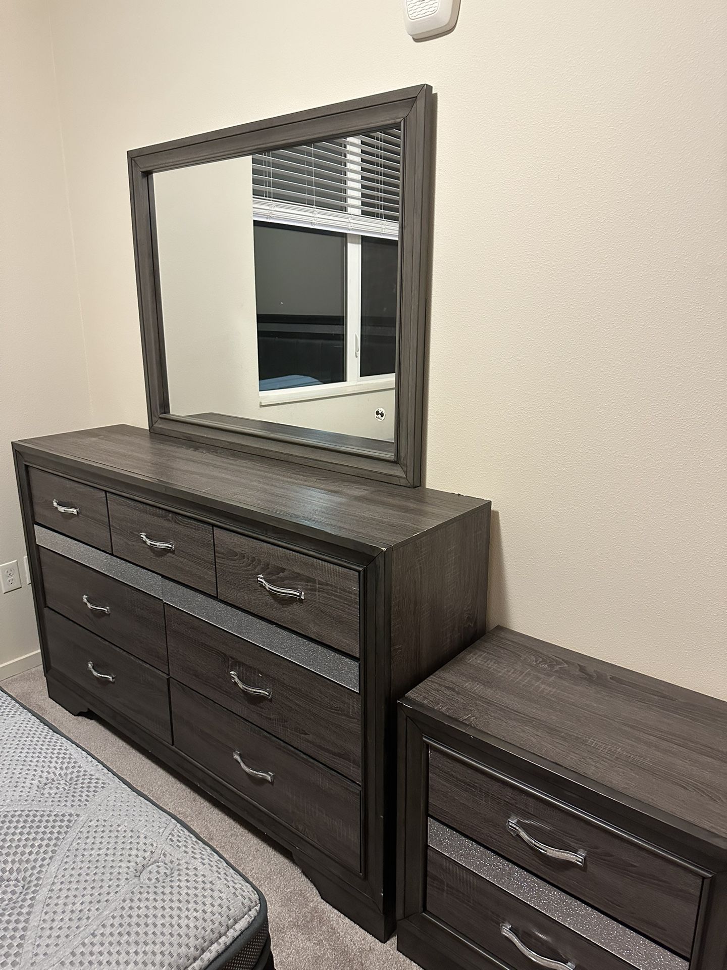 King Bed Set + Mattress + 2 Nightstands + Dresser —Great Condition!