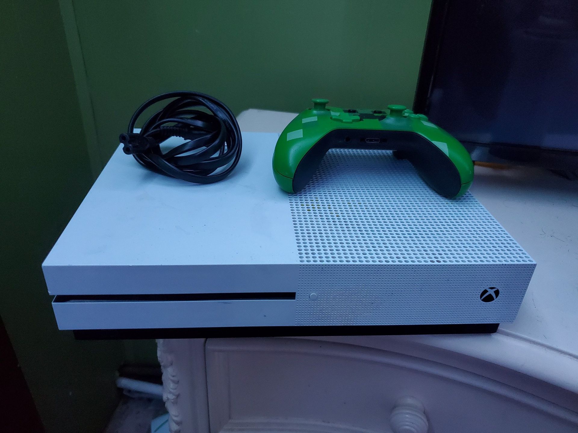 Xbox one s with power cord and working remote