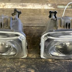 Subaru Legacy 2003-09 OEM Bumper Fog Lights Set.