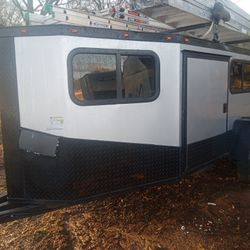 Camper/Trailer With AC And Let Her Racks Sleeps Too Comfortably