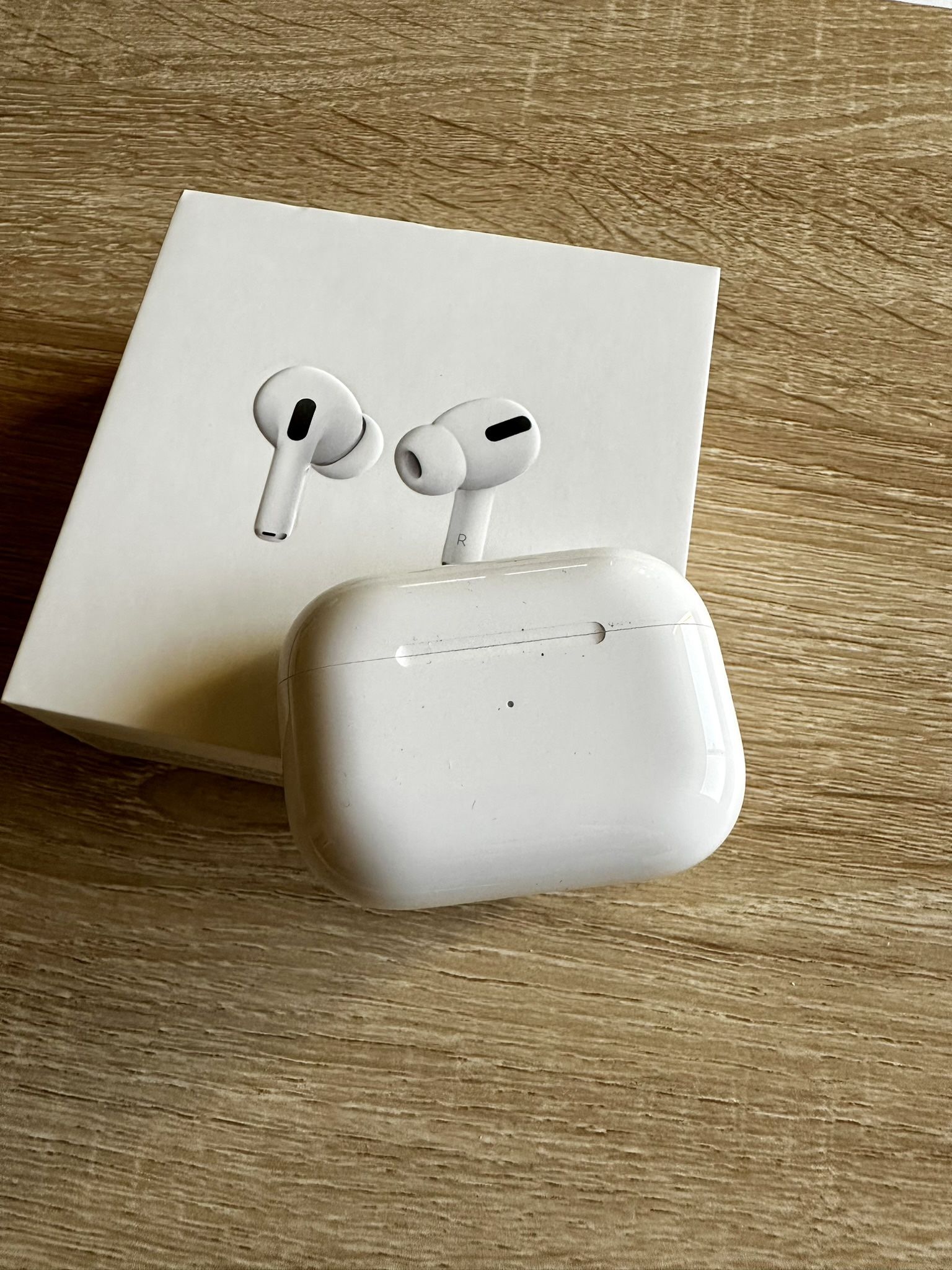 Apple Airpods Pro 1st Generation - Comes With Boxes And Accessories - Right Earbud Have Static Noise