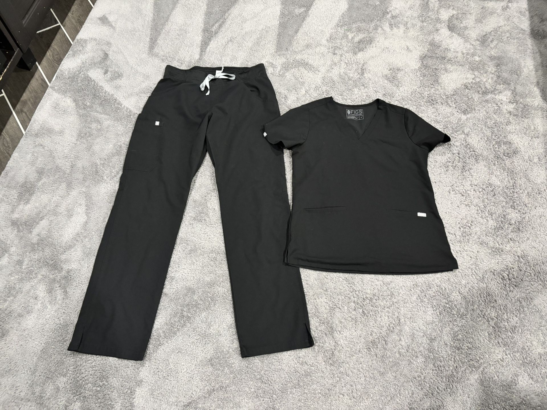 Medium FIGS Black Scrub set