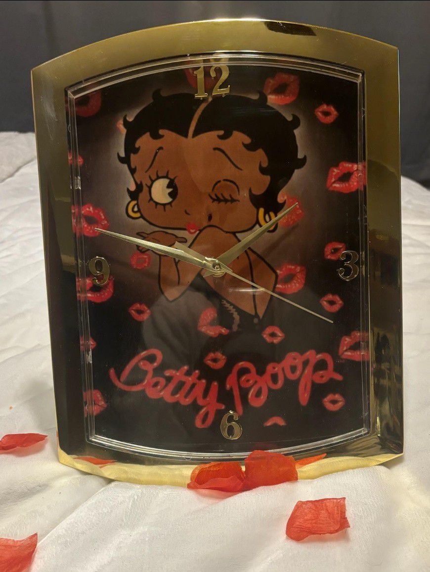 Betty Boop Oak Wood Clock Face (CORNER CLOCK)
