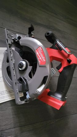 Milwaukee M18 FUEL Circular Saw