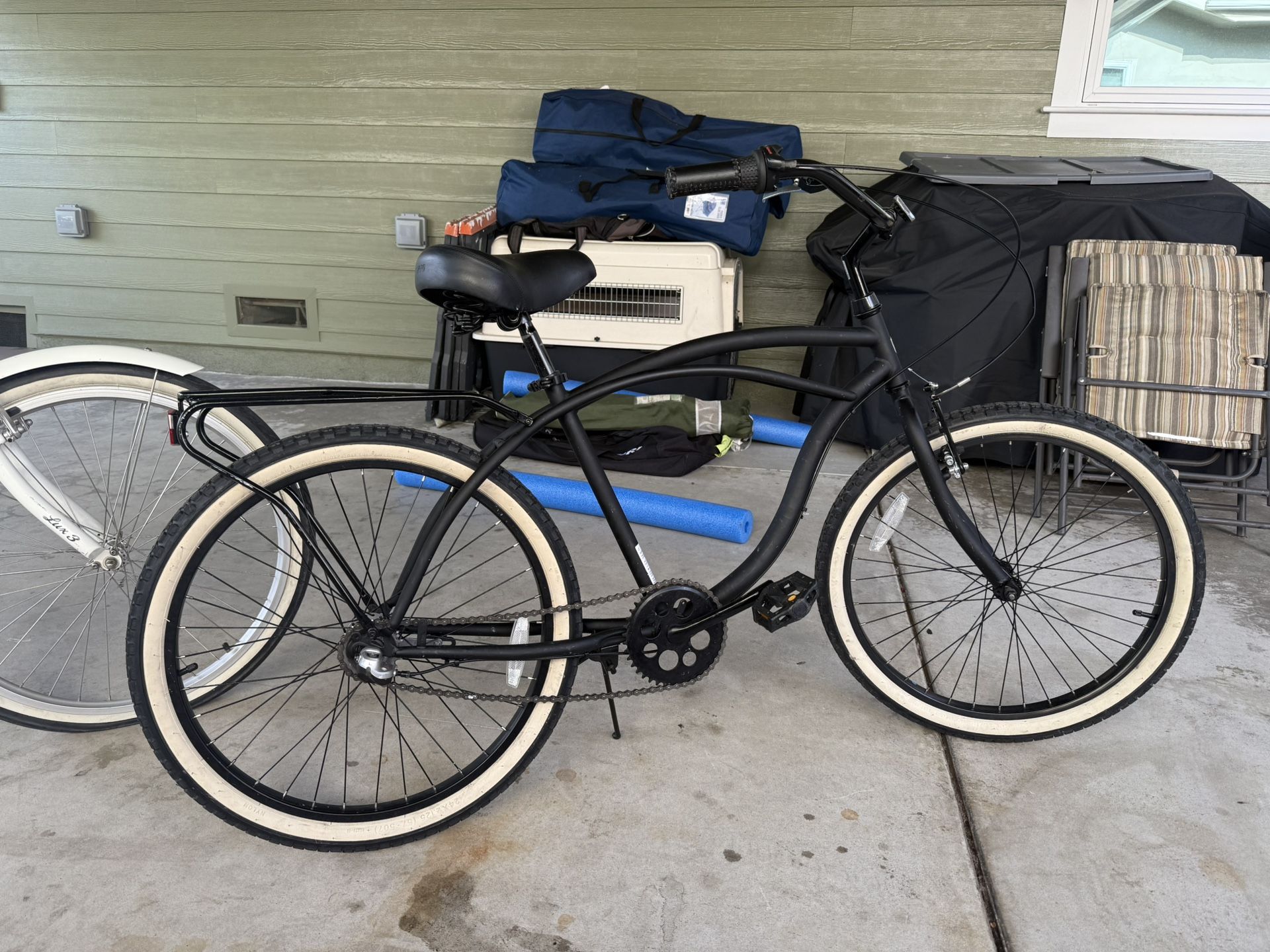 Sixthreezero 24 inch 3 speed beach cruiser with rear rack,great shape retails at $440 with tax