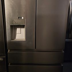STAINLESS STEEL FRENCH DOOR REFRIGERATOR WITH ICE MAKER AND WATER DISPENSER ON DOOR..4 DOORS...$ 650