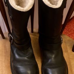 UGG Woman Leather Boots Size 9 