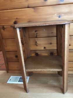 Unique solid oak small end table.