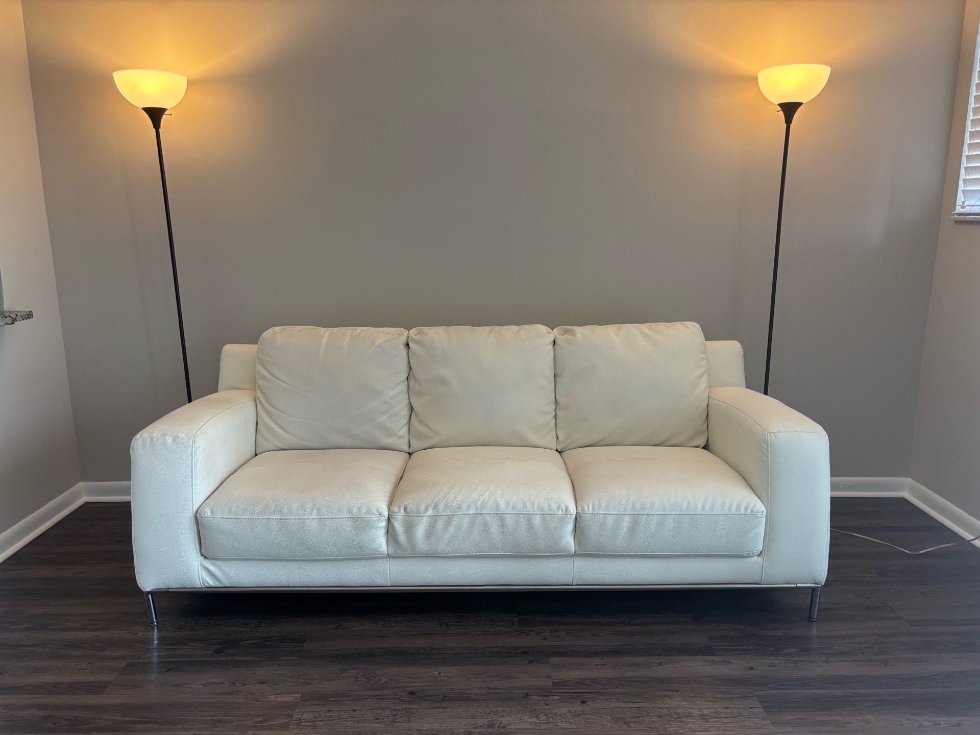 Modern White Sofa – Like New