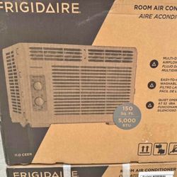 ERIGIDAIRE ROOM AIR CON AIRE ACONDI MULTI-D AIRFLOV FLUJO D MULTIDIR EASY-TO-WASHABL FILTRO LA FACIL DE L QUIET OPE AT 52 dBA FUNCIONAM SILENCIOSO 150