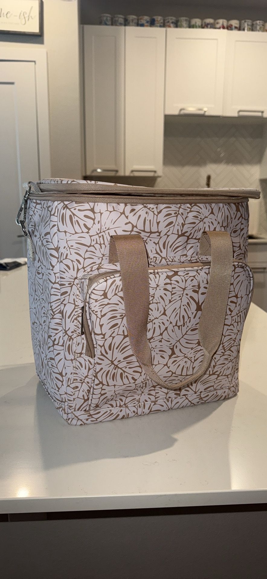 Pink lily Cooler