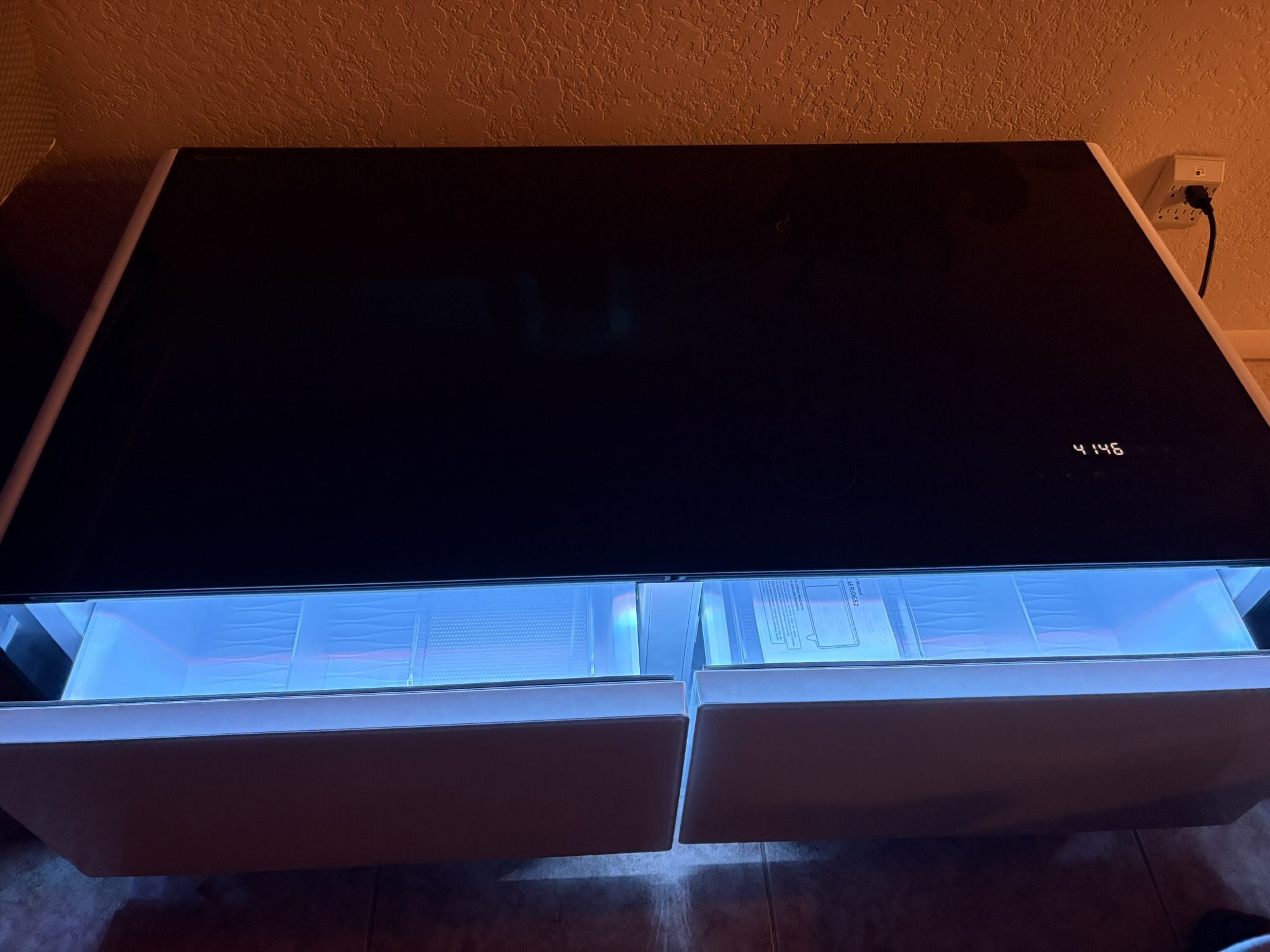 Coffee Table/ Refrigerator 