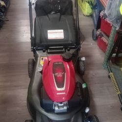 HONDA LAWM MOWER  SELF PROPELLE  