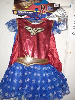 Wonder women de niña tengo dos una small y el otro mediano