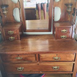 Beautiful antique vanity!!!PERFECT CONDITION!!