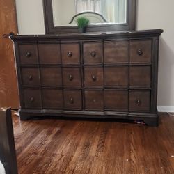 Elegant Dark Wood Dresser with Mirror – 6 Drawers