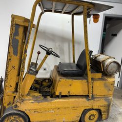 FORKLIFT BAKER MODEL FJF-040 PROPANE