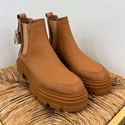 Zara Tan Rubberized Platform Boots Sz 7
