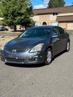 Nissan Altima Sedan Gray