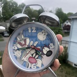 Vintage Looney Tunes Wind Up Alarm Clock