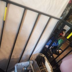 Queen Bedframe No Scraches. https://offerup.com/redirect/?o=QWxsLnBhcnRz And Bolts
