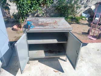 Work bench cabinet with vise