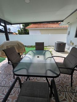 Patio furniture set / Juego de patio
