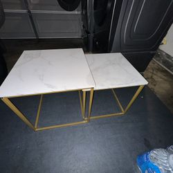 Set of two side tables 