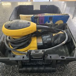 DeWalt Random Orbit Palm Sander (D26451)