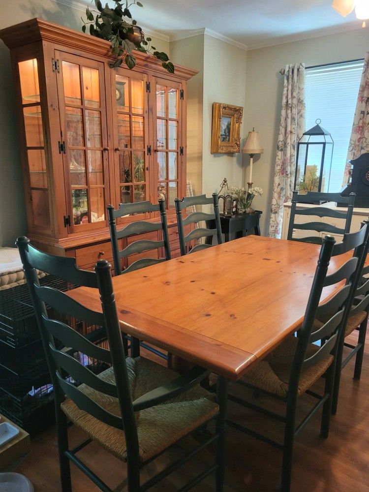 Ethan Allen Dining Room Table, Chairs & China Cabinet