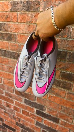 Soccer Cleats Size 8